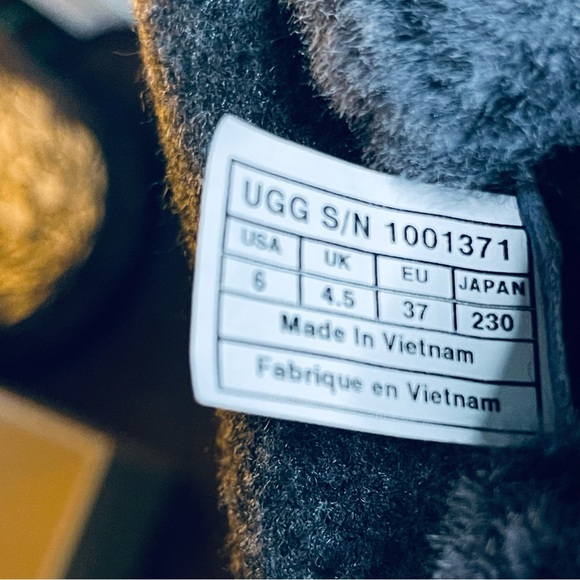 SOLD🌟UGG • Waterproof Boots • Size 6 • Women - Picture 10 of 11